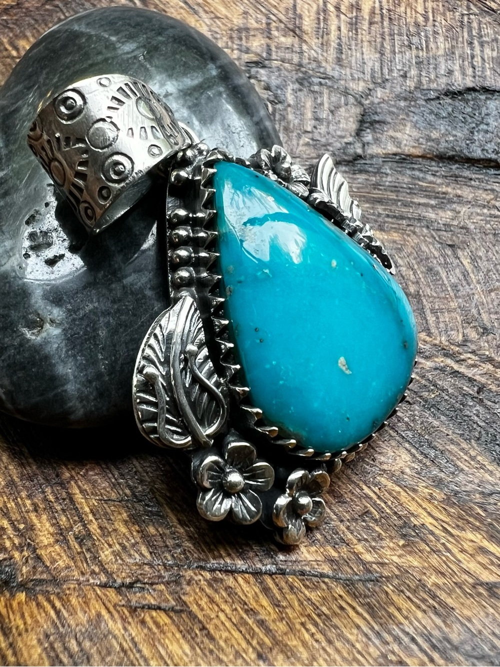925 Sterling Silver Kingman Turquoise Teardrop Pendant Floral Southwest - Picture 4 of 12